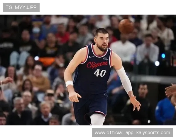 洛杉矶快船对阵洛杉矶湖人：伊维察·祖巴茨19篮板统治，篮板被完爆